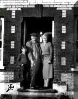 Ron and Jessie Green with son John  > Simply click to enlarge... then use the [Back] button to return